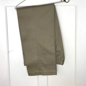 Dockers Flat Front Classic Fit 32” L x 32” W